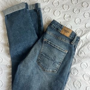 Levi’s mid rise boyfriend- size 4